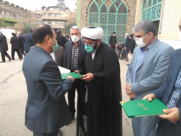 طرح شمیم خدمت توسط دانشگاه فرهنگیان استان و پایگاه مقاومت بسیج کارمندان شهدای دانشگاه فرهنگیان لرستان در حاشیه نماز دشمن شکن جمعه در مصلای الغدیر خرم آباد برگزار شد. 22