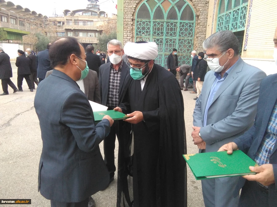 طرح شمیم خدمت توسط دانشگاه فرهنگیان استان و پایگاه مقاومت بسیج کارمندان شهدای دانشگاه فرهنگیان لرستان در حاشیه نماز دشمن شکن جمعه در مصلای الغدیر خرم آباد برگزار شد. 22