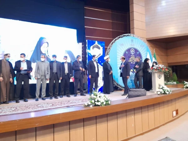 از مدیریت دانشگاه فرهنگیان لرستان و دست اندرکاران حوزه پژوهش این دانشگاه  تجلیل شد 3