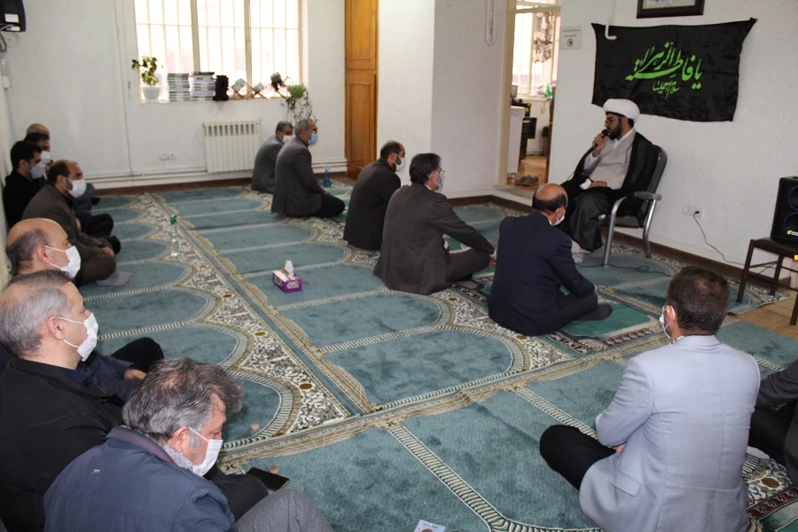 به مناسبت ایام شهادت حضرت فاطمه زهرا سلام الله علیها، گرامی داشت دومین سالگرد شهادت سردار حاج قاسم سلیمانی و حماسه 9 دی محفل انس با قرآن کریم، قرائت زیارت عاشورا و مرثیه خوانی  در ساختمان مدیریت دانشگاه فرهنگیان لرستان برگزار شد 3