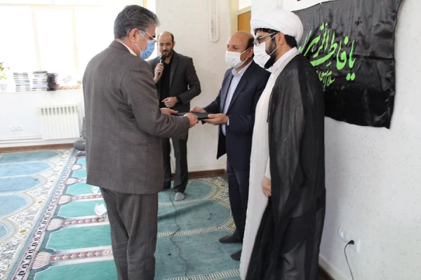 به مناسبت ایام شهادت حضرت فاطمه زهرا سلام الله علیها، گرامی داشت دومین سالگرد شهادت سردار حاج قاسم سلیمانی و حماسه 9 دی محفل انس با قرآن کریم، قرائت زیارت عاشورا و مرثیه خوانی  در ساختمان مدیریت دانشگاه فرهنگیان لرستان برگزار شد 6