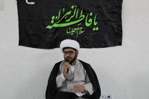 به مناسبت ایام شهادت حضرت فاطمه زهرا سلام الله علیها، گرامی داشت دومین سالگرد شهادت سردار حاج قاسم سلیمانی و حماسه 9 دی محفل انس با قرآن کریم، قرائت زیارت عاشورا و مرثیه خوانی  در ساختمان مدیریت دانشگاه فرهنگیان لرستان برگزار شد 10