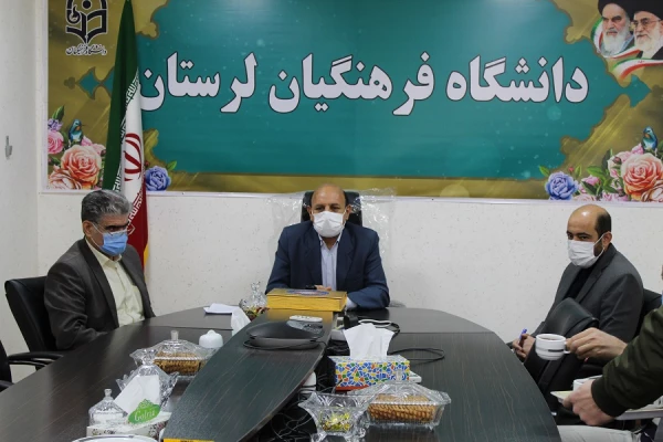 از همکاران ساعی و تلاش گر که در کسب این موفقیت سهیم بودند تقدیر شد 3