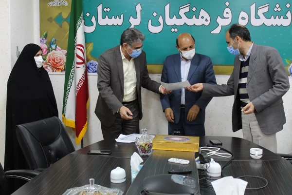 از همکاران ساعی و تلاش گر که در کسب این موفقیت سهیم بودند تقدیر شد 7