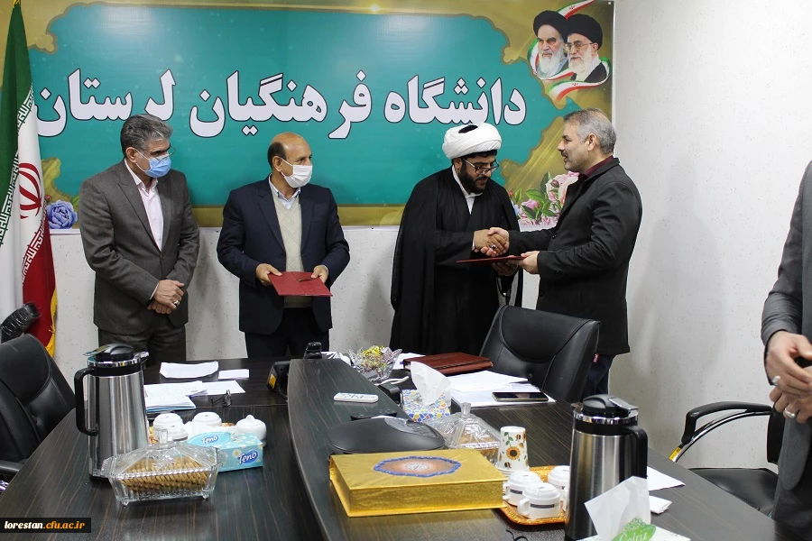 از همکاران ساعی و تلاش گر که در کسب این موفقیت سهیم بودند تقدیر شد 9