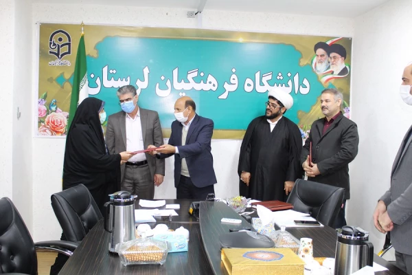 از همکاران ساعی و تلاش گر که در کسب این موفقیت سهیم بودند تقدیر شد 10