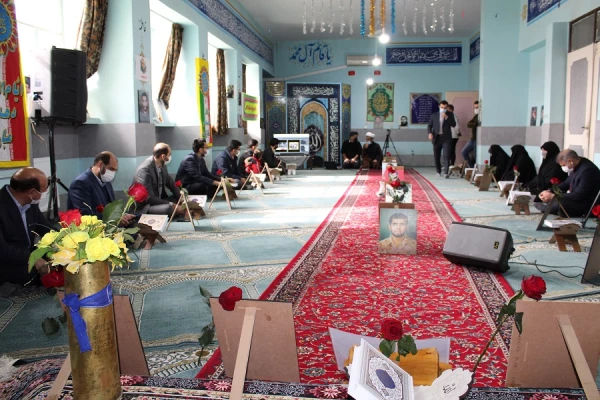 کرسی تلاوت و محفل انس با قرآن کریم در فجر انقلاب 4