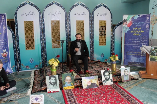 کرسی تلاوت و محفل انس با قرآن کریم در فجر انقلاب 9