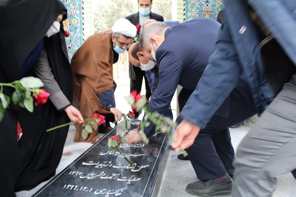 کرسی تلاوت و محفل انس با قرآن کریم در فجر انقلاب 13