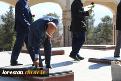 مراسم غبارروبی و عطر افشانی گلزار شهدا به مناسبت دهه مبارک فجر ، با حضور جمعی از دانشگاهیان دانشگاه فرهنگیان استان لرستان برگزار شد 5