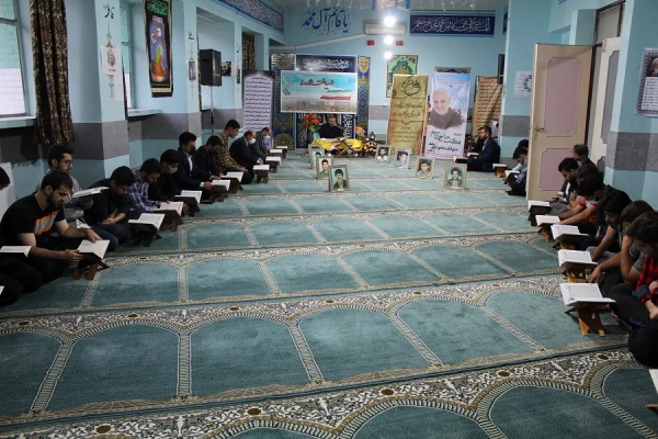 محفل انس با قرآن کریم در پردیس علامه طباطبایی دانشگاه فرهنگیان لرستان برگزارشد 3