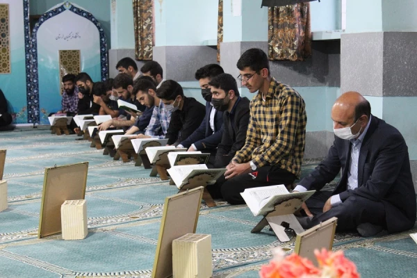 محفل انس با قرآن کریم در پردیس علامه طباطبایی دانشگاه فرهنگیان لرستان برگزارشد 5