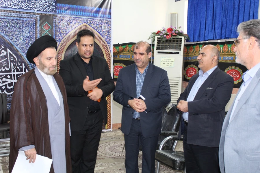دیدار مسئولین برگزار کننده جشنواره قران وعترت با نماینده ولی فقیه در استان و امام جمعه شهر خرم آباد
