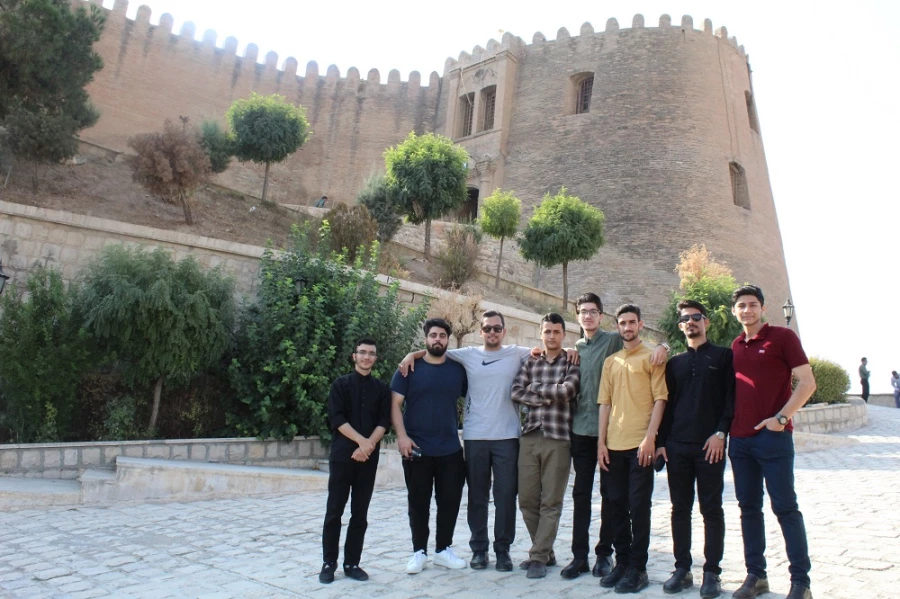 بازدید دانشجویان پسر شرکت کننده درجشنواره سی و دوم قران و عترت بخش دوم مرحله کشوری به میزبانی دانشگاه فرهنگیان لرستان از قلعه تاریخی فلک الافلاک در خرم آباد صبح امروز شانزدهم شهریور ماه به روایت تصویر 6