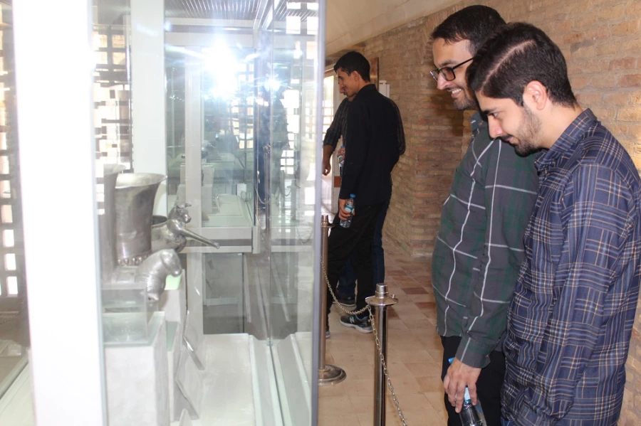 بازدید دانشجویان پسر شرکت کننده درجشنواره سی و دوم قران و عترت بخش دوم مرحله کشوری به میزبانی دانشگاه فرهنگیان لرستان از قلعه تاریخی فلک الافلاک در خرم آباد صبح امروز شانزدهم شهریور ماه به روایت تصویر 14