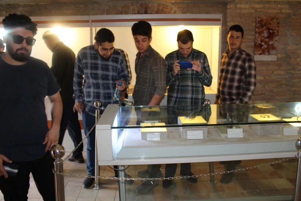 بازدید دانشجویان پسر شرکت کننده درجشنواره سی و دوم قران و عترت بخش دوم مرحله کشوری به میزبانی دانشگاه فرهنگیان لرستان از قلعه تاریخی فلک الافلاک در خرم آباد صبح امروز شانزدهم شهریور ماه به روایت تصویر 16