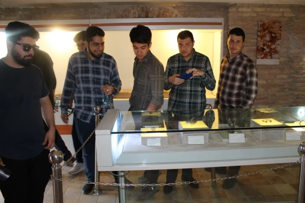 بازدید دانشجویان پسر شرکت کننده درجشنواره سی و دوم قران و عترت بخش دوم مرحله کشوری به میزبانی دانشگاه فرهنگیان لرستان از قلعه تاریخی فلک الافلاک در خرم آباد صبح امروز شانزدهم شهریور ماه به روایت تصویر 17