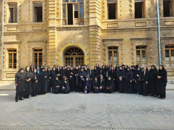 بازدید دانشجویان خواهر شرکت کننده درجشنواره سی و دوم قران و عترت بخش دوم مرحله کشوری به میزبانی دانشگاه فرهنگیان لرستان از قلعه تاریخی فلک الافلاک در خرم آباد صبح امروز شانزدهم شهریور ماه به روایت تصویر 2