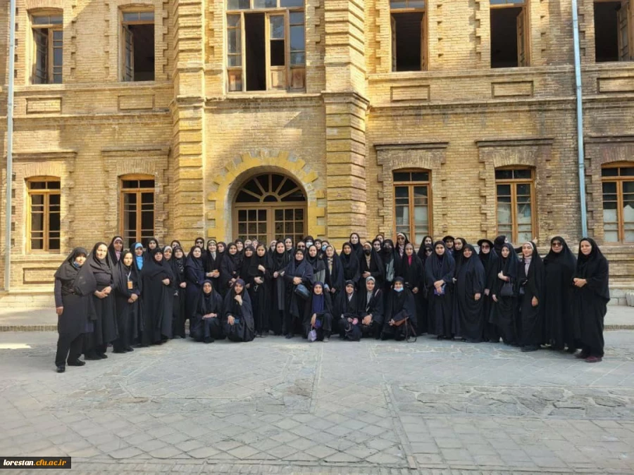بازدید دانشجویان خواهر شرکت کننده درجشنواره سی و دوم قران و عترت بخش دوم مرحله کشوری به میزبانی دانشگاه فرهنگیان لرستان از قلعه تاریخی فلک الافلاک در خرم آباد صبح امروز شانزدهم شهریور ماه به روایت تصویر 2