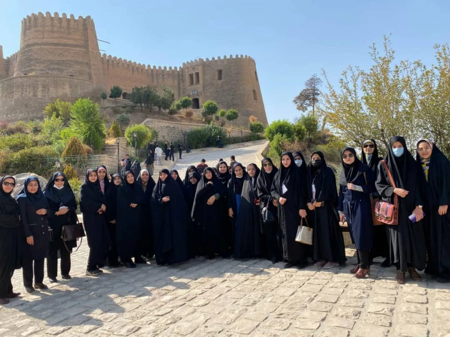 بازدید دانشجویان خواهر شرکت کننده درجشنواره سی و دوم قران و عترت بخش دوم مرحله کشوری به میزبانی دانشگاه فرهنگیان لرستان از قلعه تاریخی فلک الافلاک در خرم آباد صبح امروز شانزدهم شهریور ماه به روایت تصویر 6