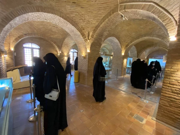 بازدید دانشجویان خواهر شرکت کننده درجشنواره سی و دوم قران و عترت بخش دوم مرحله کشوری به میزبانی دانشگاه فرهنگیان لرستان از قلعه تاریخی فلک الافلاک در خرم آباد صبح امروز شانزدهم شهریور ماه به روایت تصویر 7