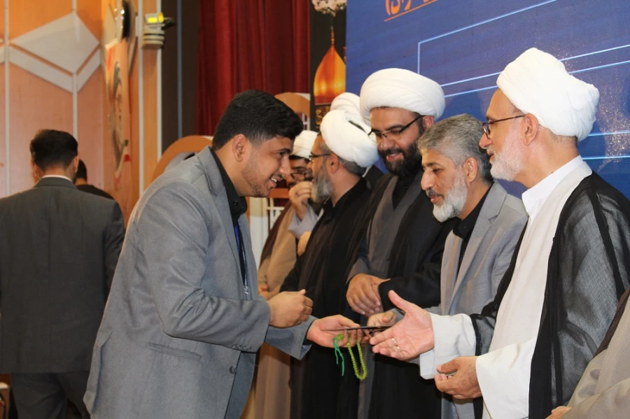 آیین اختتامیه سی و دومین جشنواره قرآن و عترت بخش دوم مرحله کشوری به میزبانی دانشگاه فرهنگیان لرستان 17