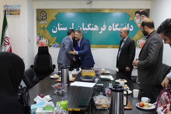 جلسه تکریم و تشکر از سرپرست قبلی پردیس علامه طباطبایی خرم آباد 4