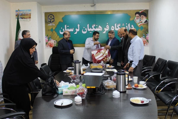 جلسه تکریم و تشکر از سرپرست قبلی پردیس علامه طباطبایی خرم آباد 6