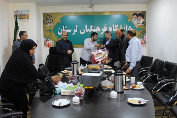 جلسه تکریم و تشکر از سرپرست قبلی پردیس علامه طباطبایی خرم آباد 7