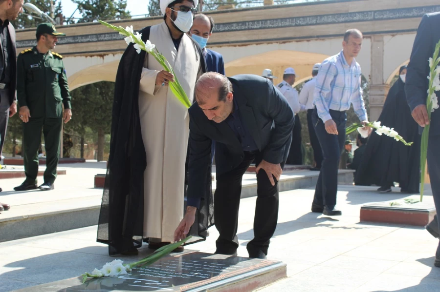 مراسم غبار روبی قبور مطهر شهدای دفاع مقدس به مناسبت آغاز  هفته دفاع مقدس 4