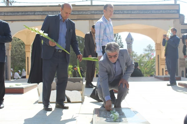 مراسم غبار روبی قبور مطهر شهدای دفاع مقدس به مناسبت آغاز  هفته دفاع مقدس 7