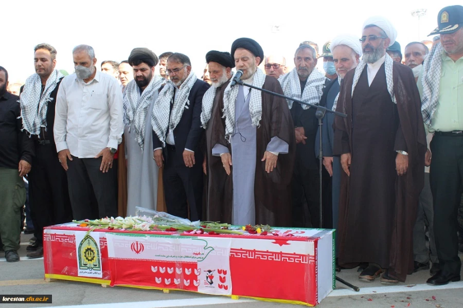 حضور دکتر عربان و کارکنان  دانشگاه فرهنگیان لرستان در تشییع شهید مدافع امنیت کشور  2