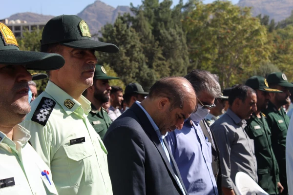 حضور دکتر عربان و کارکنان  دانشگاه فرهنگیان لرستان در تشییع شهید مدافع امنیت کشور  4