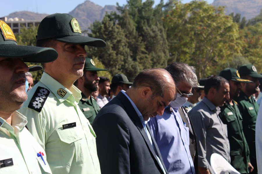 حضور دکتر عربان و کارکنان  دانشگاه فرهنگیان لرستان در تشییع شهید مدافع امنیت کشور  4