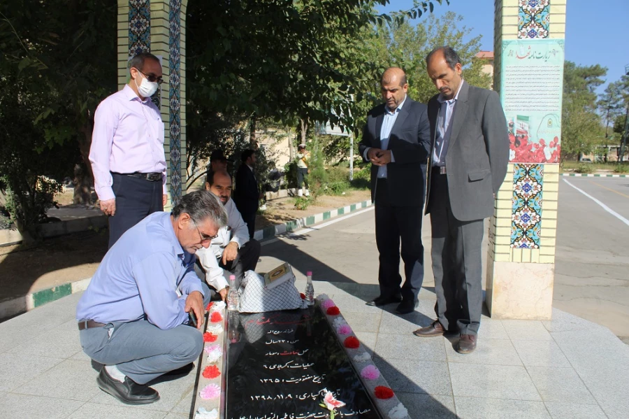 حضور دکتر عربان و کارکنان  دانشگاه فرهنگیان لرستان در تشییع شهید مدافع امنیت کشور  6