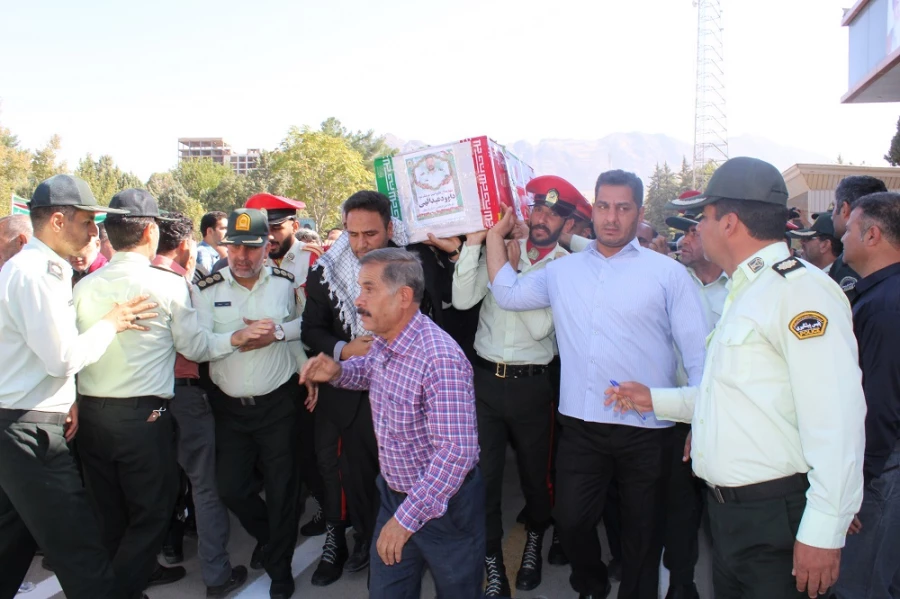 حضور دکتر عربان و کارکنان  دانشگاه فرهنگیان لرستان در تشییع شهید مدافع امنیت کشور  7