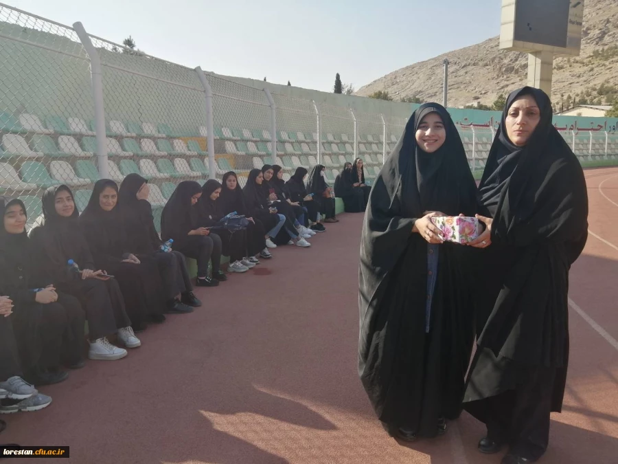 رگزاری همایش پیاده روی به مناسبت هفته تربیت بدنی- پردیس آیت الله کمالوند لرستان(واحد خواهران) 2