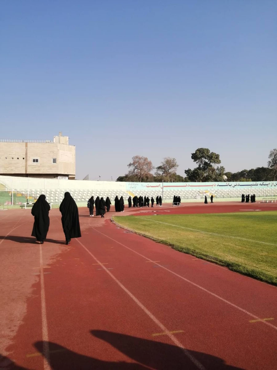 برگزاری همایش پیاده روی به مناسبت هفته تربیت بدنی- پردیس آیت الله کمالوند لرستان(واحد خواهران) 2