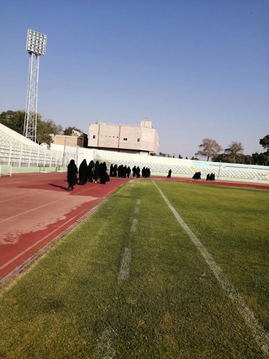 برگزاری همایش پیاده روی به مناسبت هفته تربیت بدنی- پردیس آیت الله کمالوند لرستان(واحد خواهران) 2