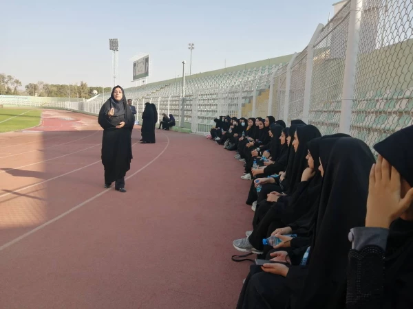 برگزاری همایش پیاده روی به مناسبت هفته تربیت بدنی- پردیس آیت الله کمالوند لرستان(واحد خواهران) 2