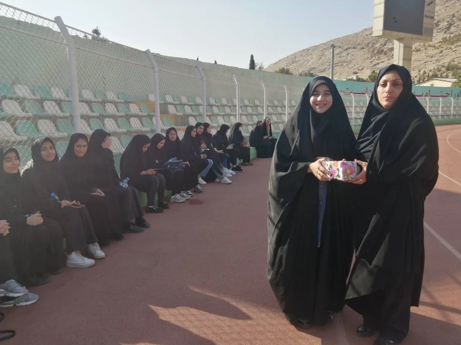 برگزاری همایش پیاده روی به مناسبت هفته تربیت بدنی- پردیس آیت الله کمالوند لرستان(واحد خواهران) 2