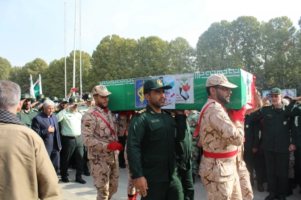 مراسم تشییع پیکر پاسدارشهید رضا خانی چگنی مدافع وطن در غرب کشور 7