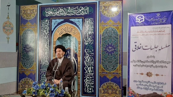 دیدار نماینده ولی فقیه و امام جمعه شهر خرم آباد با دانشجویان پردیس علامه طباطبایی لرستان  3