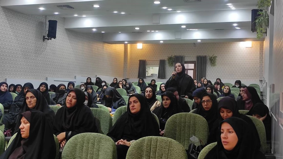 نشست هم اندیشی و هم افزایی مدیران مدارس مجری کارورزی، پردیس آیت اله کمالوند خرم آباد 8