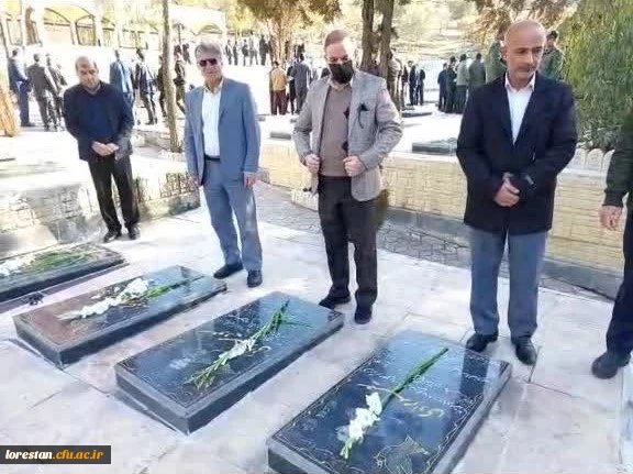 آیین غبار روبی قبور شهدا به مناسبت سالگرد پیروزی انقلاب اسلامی 3