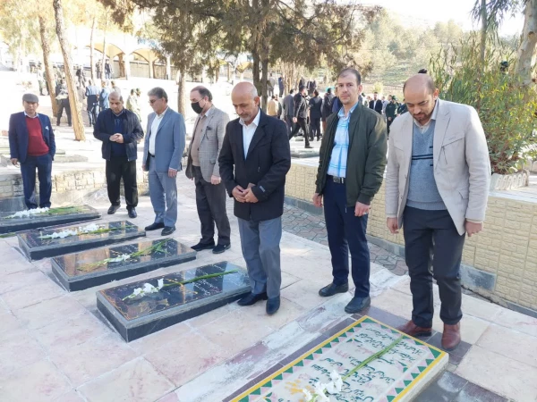 آیین غبار روبی قبور شهدا به مناسبت سالگرد پیروزی انقلاب اسلامی 2