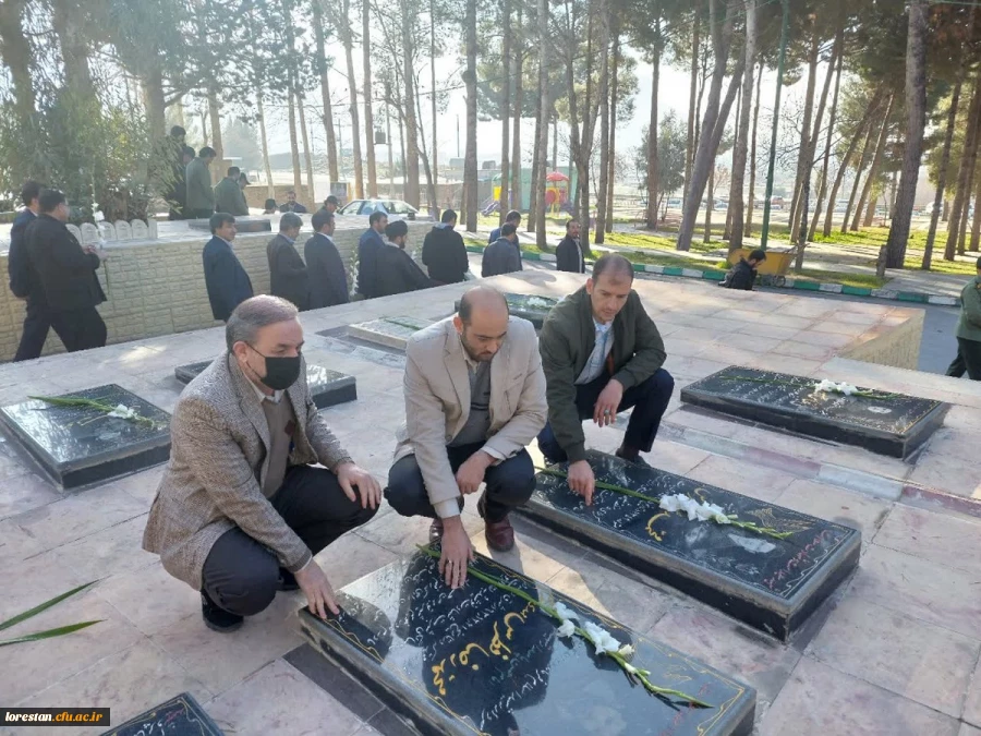 آیین غبار روبی قبور شهدا به مناسبت سالگرد پیروزی انقلاب اسلامی 4