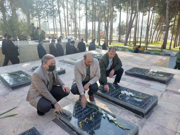 آیین غبار روبی قبور شهدا به مناسبت سالگرد پیروزی انقلاب اسلامی 3