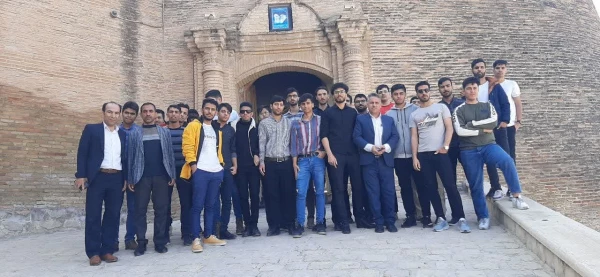 بازدید  اساتید و دانشجویان رشته تاریخ از قلعه فلک وافلاک 2