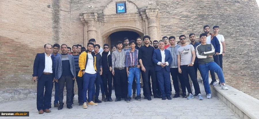 بازدید  اساتید و دانشجویان رشته تاریخ از قلعه فلک وافلاک 2